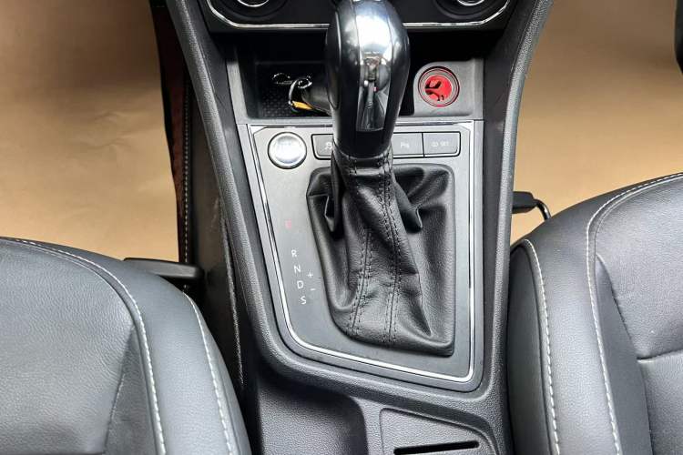 Used Volkswagen Lavida 2017 230TSI DSG Comfort Edition Gear Lever