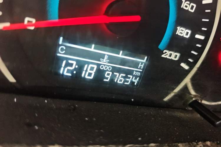 Used Wuling Rongguang V 2016 1.5L Standard Version Odometer Close Up