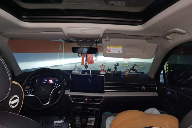 Used Volkswagen Tiguan L 2023 Restyled 330TSI Automatic Two-Wheel Drive R-Line Enhanced Comfort Version
