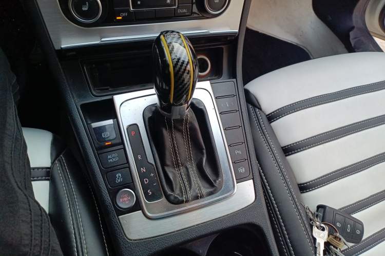 Used Volkswagen FAW-Volkswagen CC 2012 3.0 FSI V6 Gear Lever