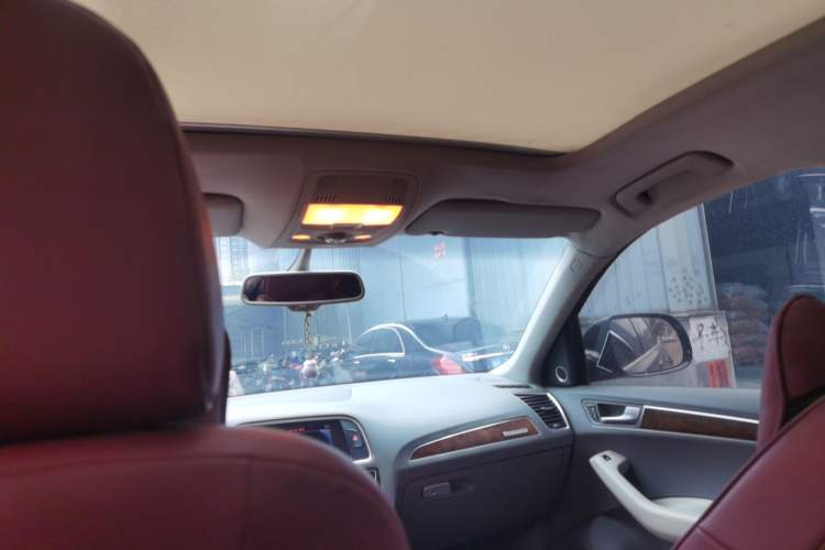 Used Audi Q5 2011 2.0TFSI Comfort Version Headliner