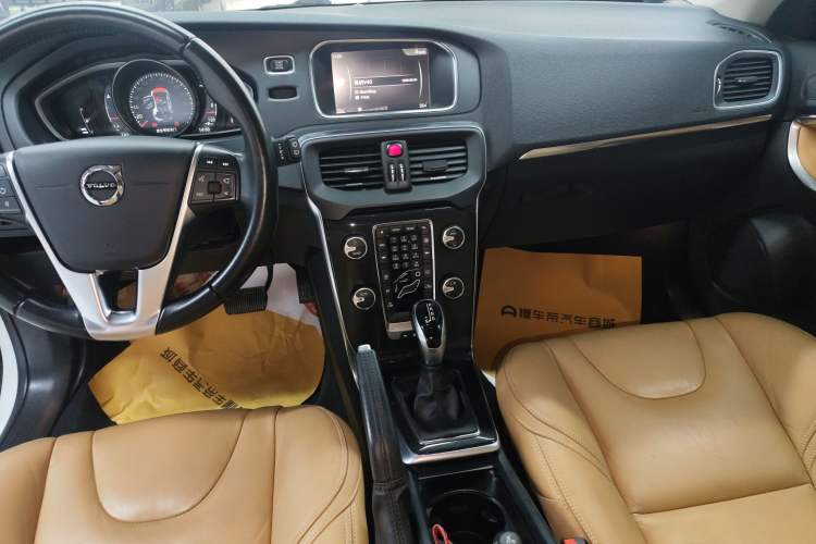 Used Volvo V40 2017 T3 Zhiyi Edition