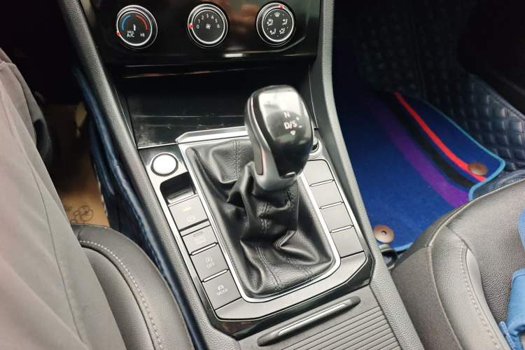 Used Volkswagen Sagitar 2019 200TSI DSG Comfort Version China VI Standard Gear Lever