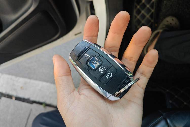 Used Lincoln MKC 2017 2.0T Two-Wheel Drive Deluxe Edition