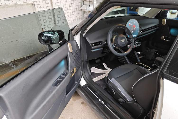 Used MINI Electric MINI COOPER 2024 456km COOPER E Classic Edition
