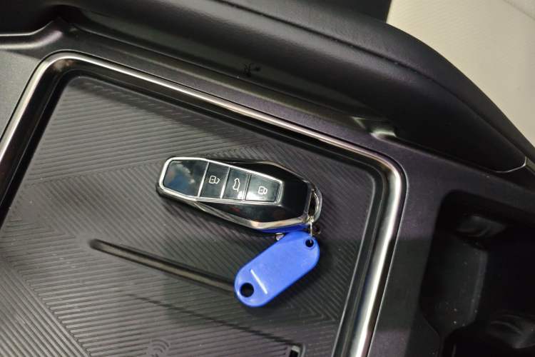 Used iCAR 03T 2024 520km Two-Wheel Drive Long-Range Version Vehicle Key