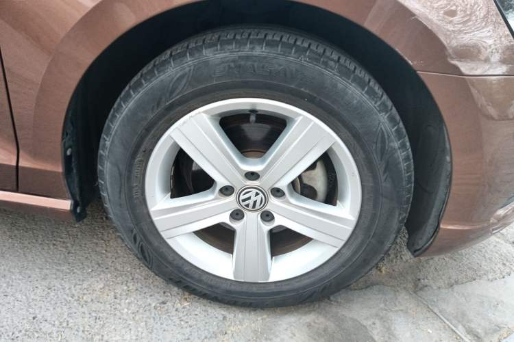 Used Volkswagen Lamando 2015 230TSI DSG Fashion Edition Right Front Wheel Hub