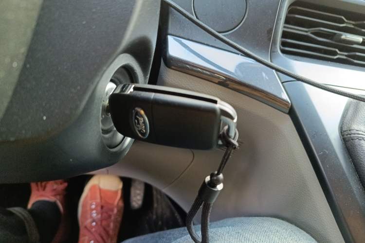 Used Ford Transit 2023 2.0T Diesel Manual Commercial & Travel Version Mid-axle Medium Roof 7/8/9-Seater