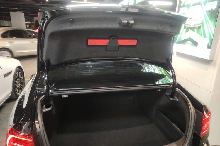 Used Volkswagen Magotan 2018 330TSI DSG Luxury Model Trunk