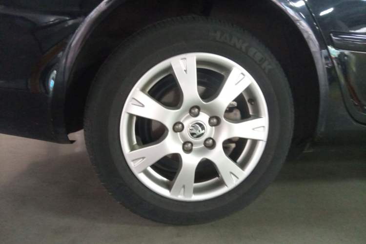 Used Skoda Octavia 2015 Classic Model 1.6L Automatic Yijie Version Right Rear Wheel Hub