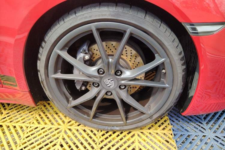 Used Porsche 718 2022 Boxster T 2.0T Right Front Wheel Hub