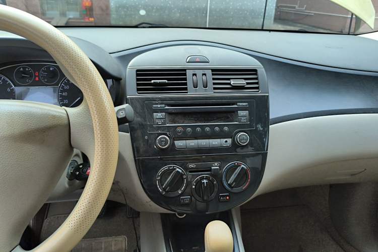 Used Nissan Tiida 2011 1.6L CVT Comfort Model Audio And AC Panel