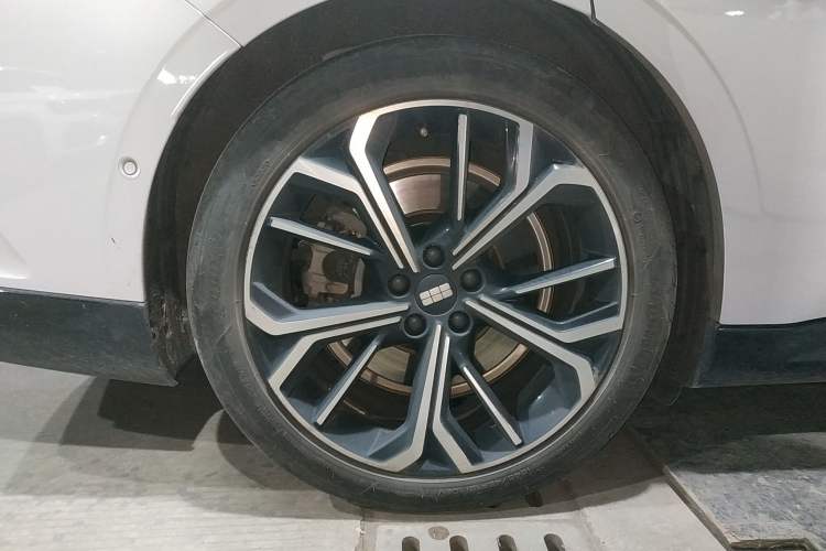 Used Geely Galaxy E8 2025 700 km Long-Range Intelligent Driving Version
