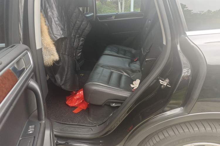 Used Volkswagen Touareg 2011 3.0 TSI Comfort Version Left Rear Seat