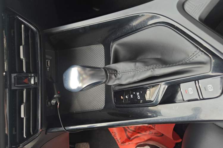 Used Roewe i5 2021 1.5L CVT Diamond Edition Gear Lever