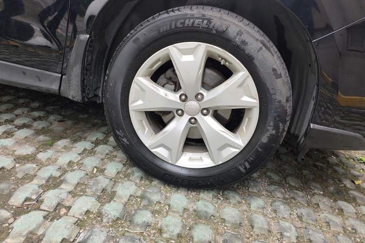 Used Subaru Forester 2014 2.0i Automatic Luxury Edition Right Front Wheel Hub