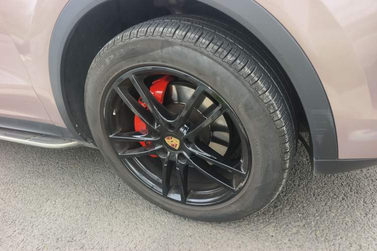 Used Porsche Cayenne 2019 Cayenne 3.0T Right Front Wheel Hub