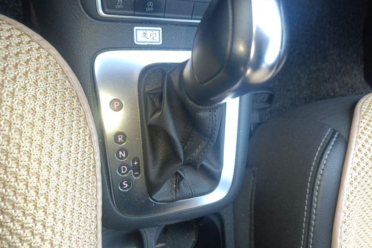 Used Volkswagen Tiguan 2016 280TSI Automatic Two-Wheel-Drive Silk Road Style Edition Gear Lever