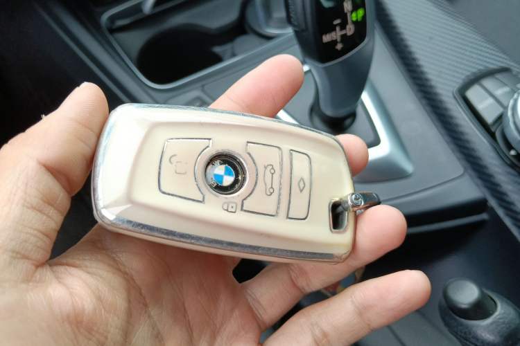 Used BMW 3 Series 2016 316i Fashion Model Vehicle Key