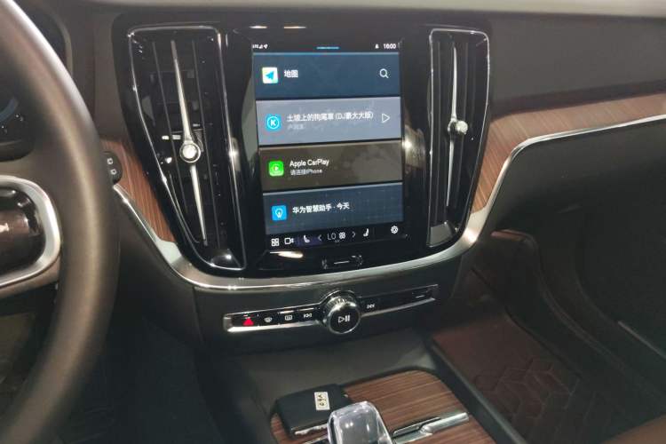 Used Volvo V60 2024 B5 Zhiyuan Luxury Edition Audio And AC Panel