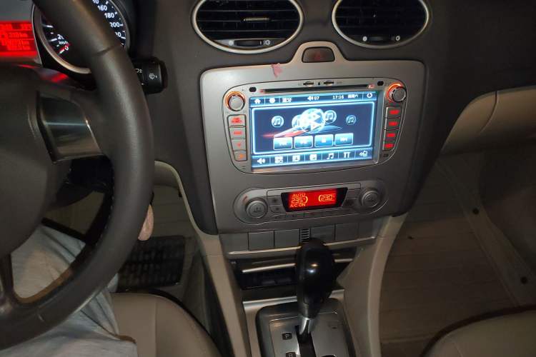 Used Ford Focus 2013 Hatchback Classic 1.8L Automatic Fashion Edition Audio And AC Panel