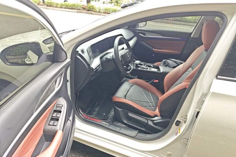 Used CHANGAN Eado 2023 Changan Edition PLUS Blue Whale NE 1.4T GDI DCT Prestige Version