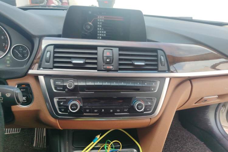 Used BMW 3 Series 2014 320Li Luxury Design Package Audio And AC Panel