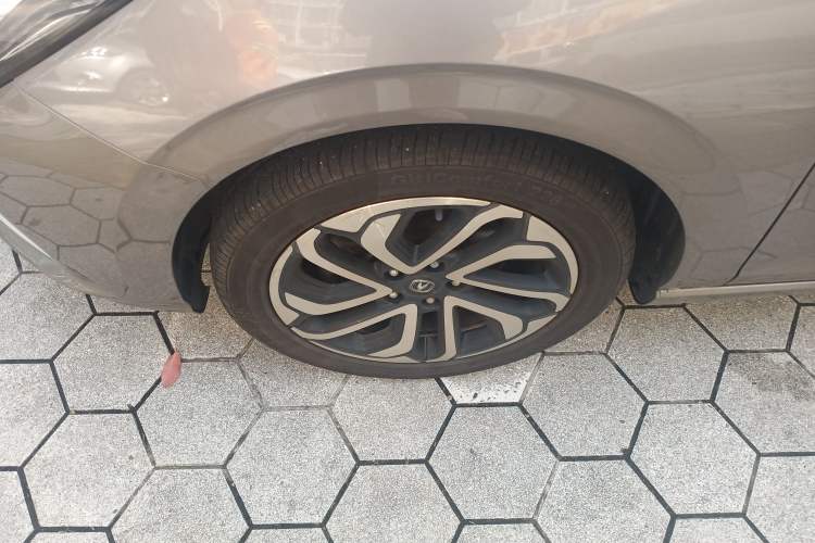 Used CHANGAN Eado New Energy 2019 EV460 Shared Version Left Front Wheel Hub
