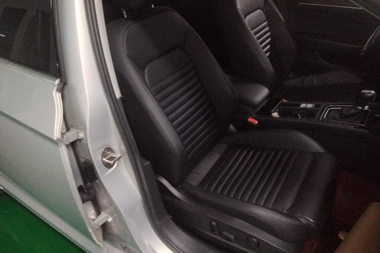 Used Volkswagen Magotan 2019 330TSI DSG Luxury Model China V Standard Right Front Seat