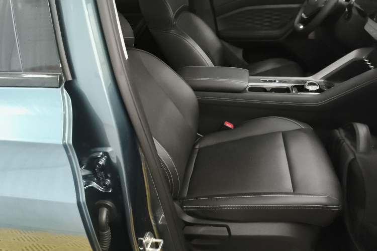 Used Wuling Xingyun 2023 2.0L DHT Flagship Edition
