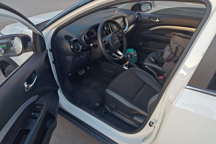 Used Kia kx1 Stonic 2021 1.4L CVT Sunroof Model Driver Seat