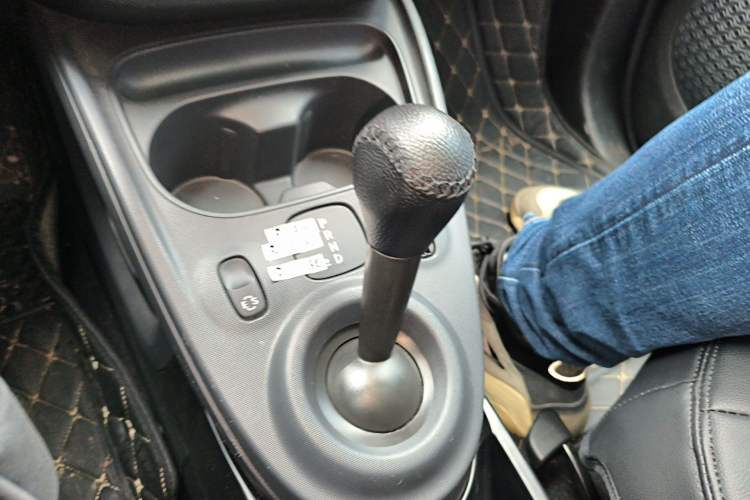 Used smart fortwo 2019 0.9T 66kW Hardtop Wind Power Edition China VI Gear Lever