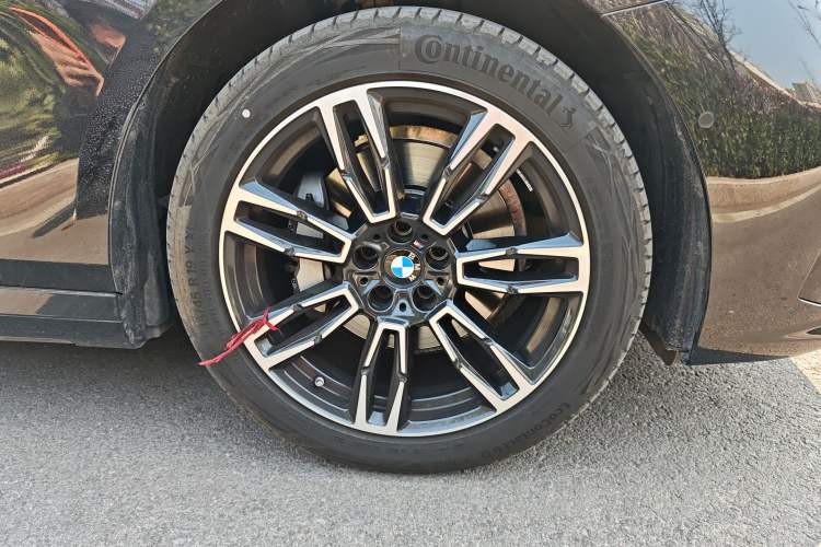 Used BMW 5 Series 2026 530Li Leading M Sport Package Right Front Wheel Hub