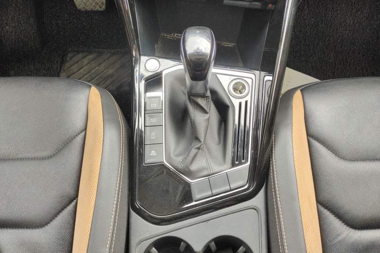 Used Volkswagen Tayron 2019 330TSI Two-Wheel-Drive Luxury Version China V Emission Standard
