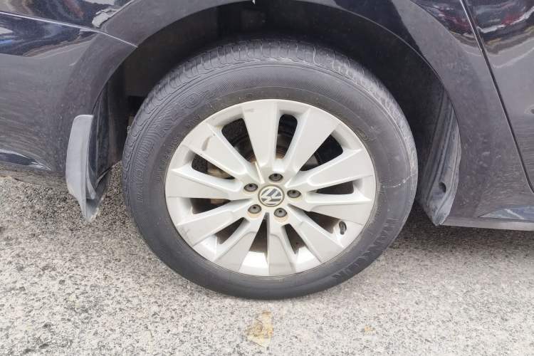 Used Volkswagen Lavida 2013 Restyled Classic 1.6L Automatic Comfort Edition Right Rear Wheel Hub