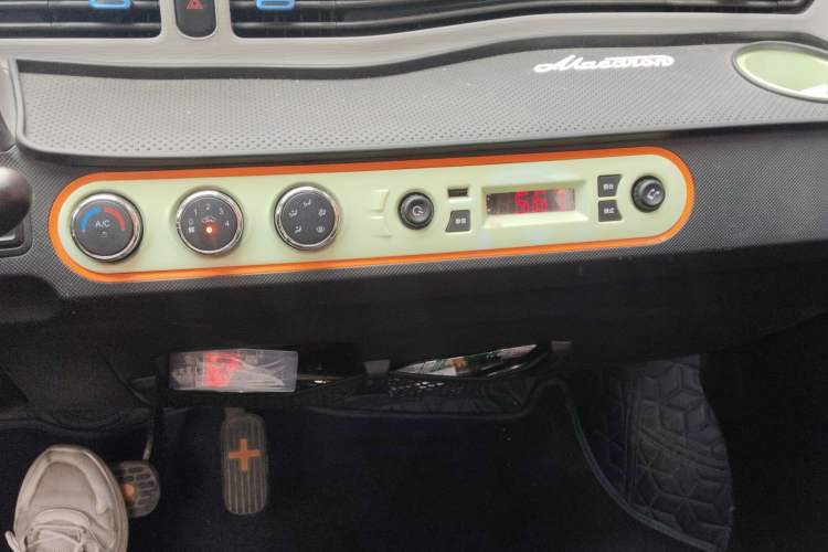 Used Wuling Hongguang MINIEV 2020 Enjoyment Model Lithium Iron Phosphate Audio And AC Panel