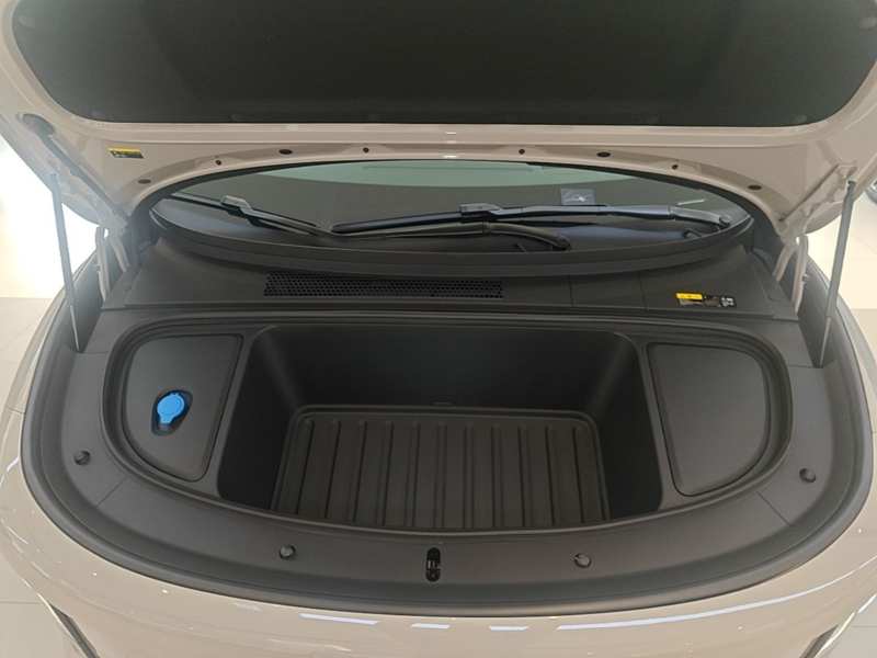 Used Li Auto i6 2025 Model Four-Wheel-Drive Standard Type — 19