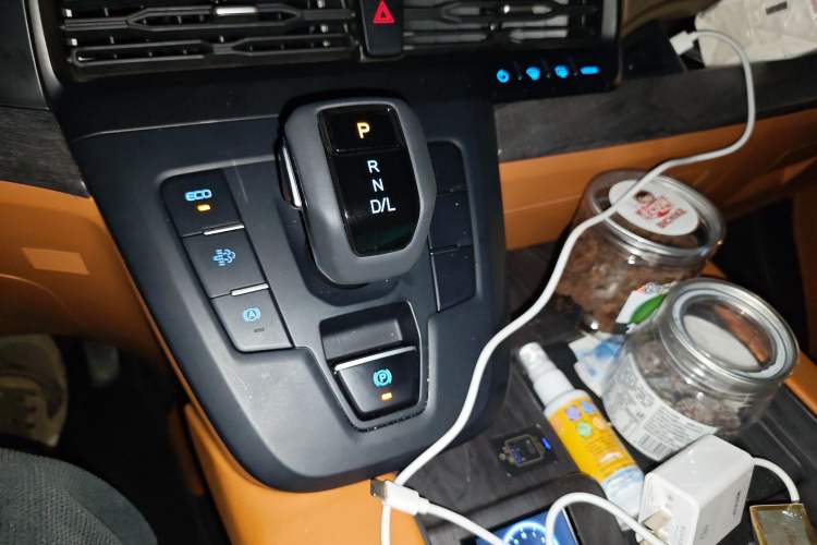 Used Juntian Black Warrior Youth 2023 2.0T Diesel Standard Edition Gear Lever