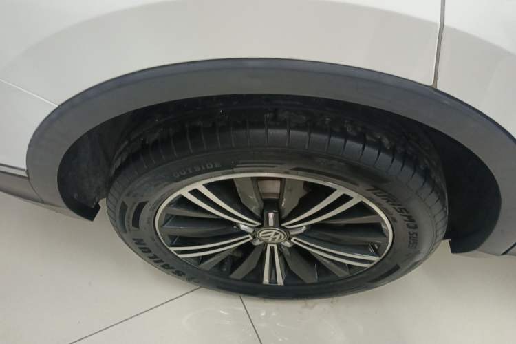 Used Volkswagen Tiguan L 2019 330TSI Automatic Two-Wheel Drive Panoramic Comfort Edition China VI Standard
