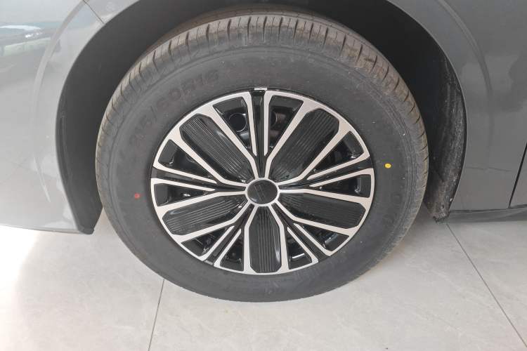 Used Geely Galaxy Stellar 6 2026 Model 60km Free-Style Edition Left Front Wheel Hub
