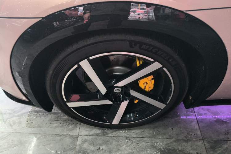 Used Xiaomi Auto YU7 2025 Ultra-Long Range High-Performance All-Wheel-Drive Max Edition Exterior 4