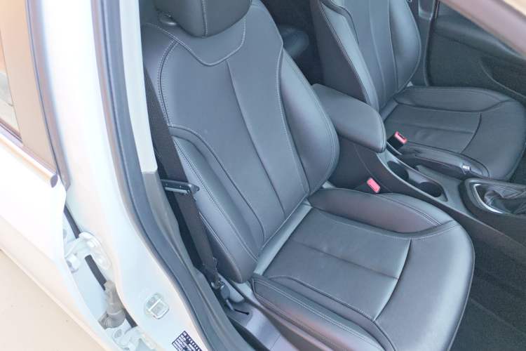 Used Buick Excelle GX 2019 18T Automatic Connected Elite Model China VI Standard Right Front Seat