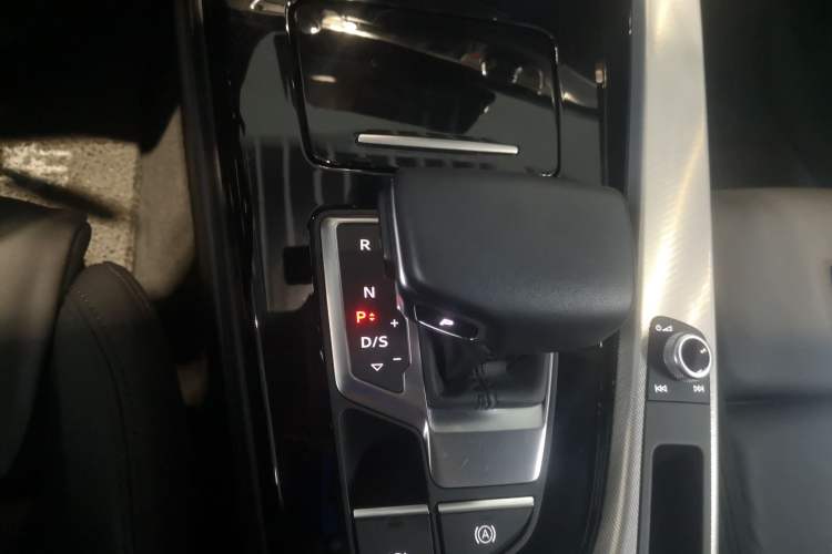 Used Audi A5 2023 Sportback 40 TFSI Fashionable and Dynamic Model Gear Lever