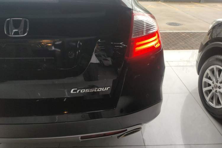 Used Honda Crosstour 2016 2.4L Luxury Edition Right Rear Taillight