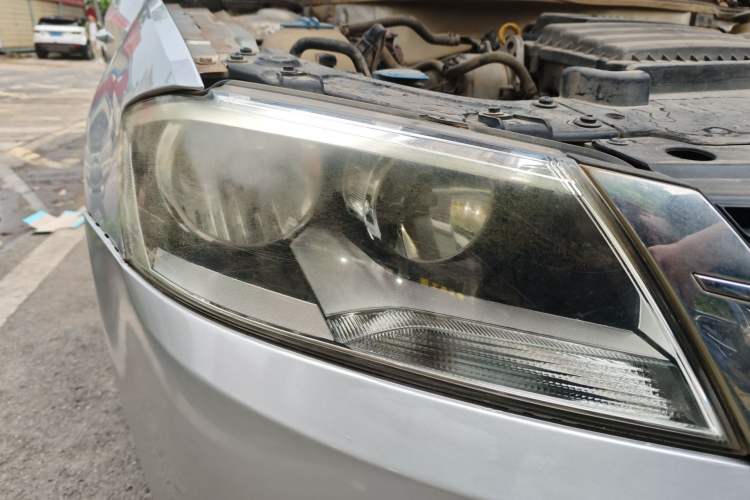 Used Volkswagen Lavida 2013 Restyled Classic 1.6L Automatic Comfort Edition Right Front Headlight