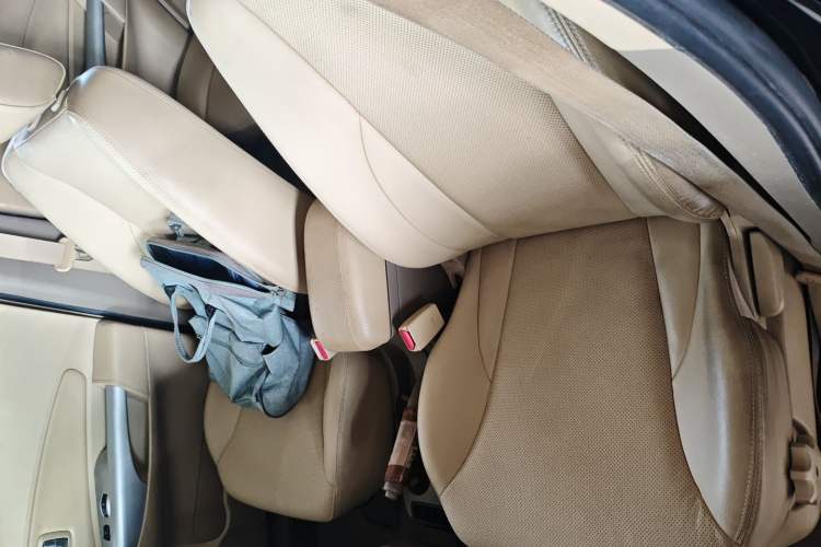 Used Hyundai Tucson 2009 2.0L Automatic Two-Wheel Drive with Sunroof Left Front Seat