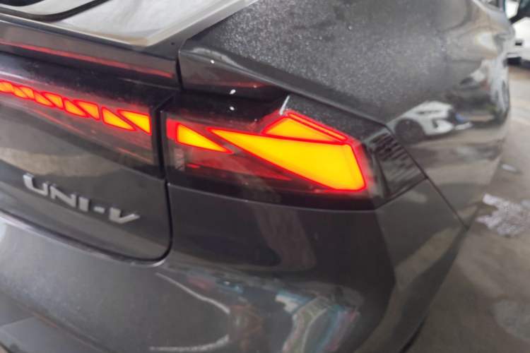 Used CHANGAN UNI-V 2022 1.5T Prestige Version
