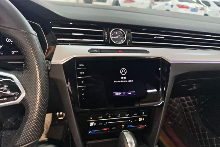 Used Volkswagen Magotan 2023 2 Million Units Commemorative Edition 330TSI DSG Luxury Version Audio And AC Panel