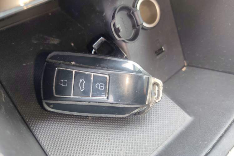 Used Dongfeng Aeolus Yixuan 2023 Mach Edition 1.5L Automatic Chasing Wind Version Vehicle Key