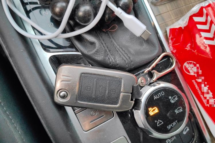 Used Roewe RX8 2018 30T Smart Connectivity Four-Wheel Drive Flagship Edition